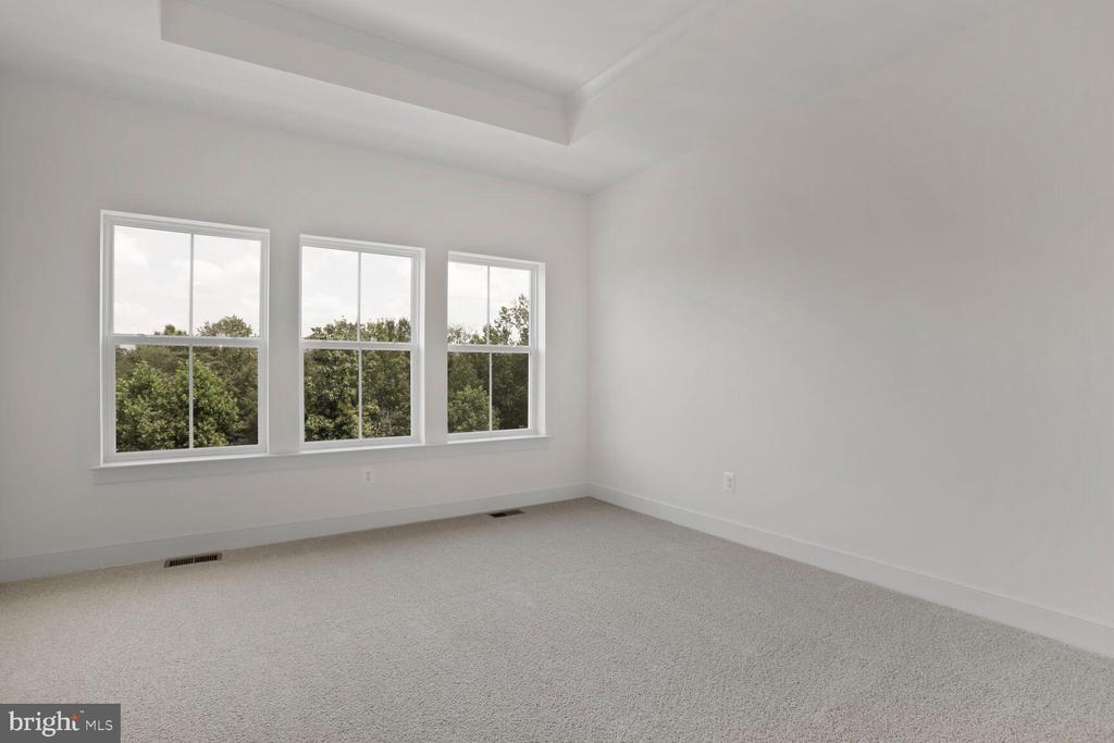 5041 BIGLEAF ROAD
