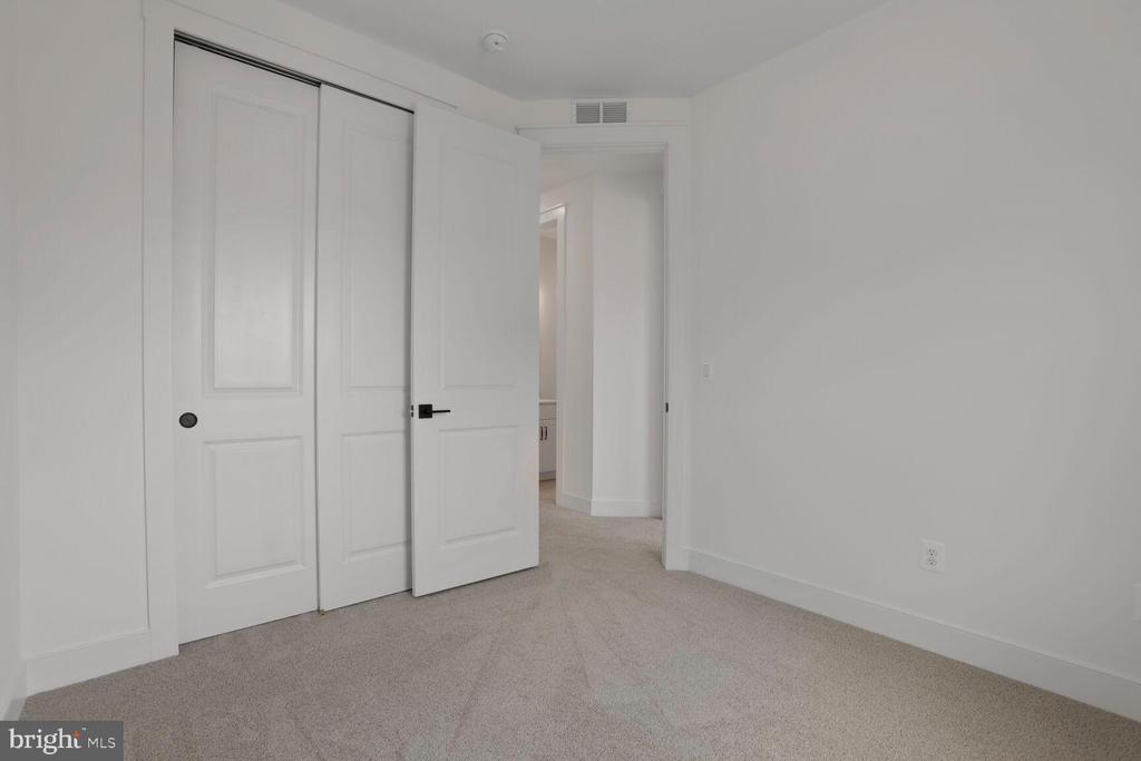 5041 BIGLEAF ROAD