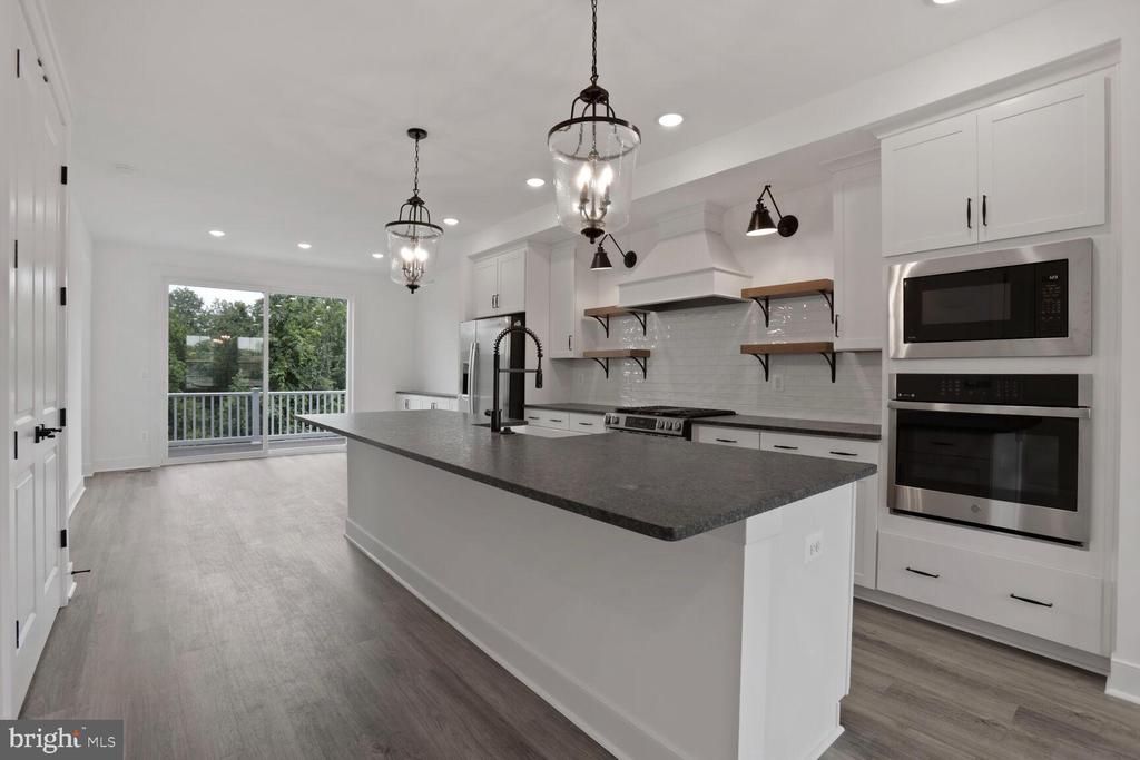 5041 BIGLEAF ROAD