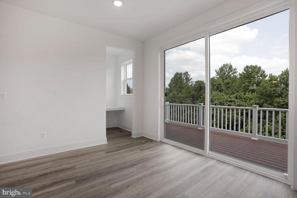 5041 BIGLEAF ROAD