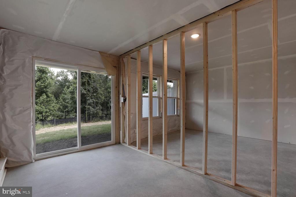 5041 BIGLEAF ROAD
