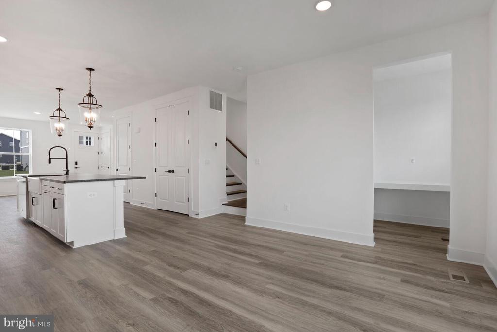 5041 BIGLEAF ROAD