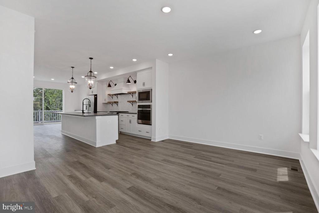 5041 BIGLEAF ROAD
