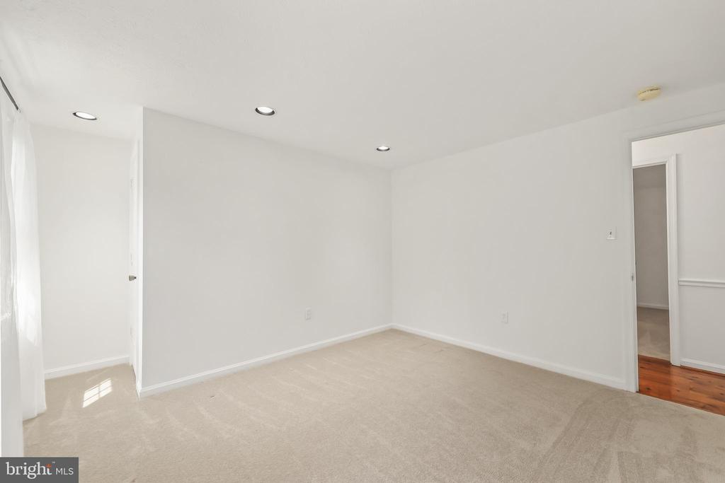 1012 ISABELLA DRIVE