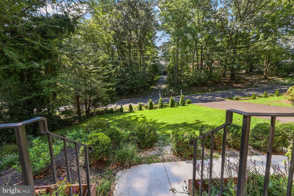 1012 ISABELLA DRIVE