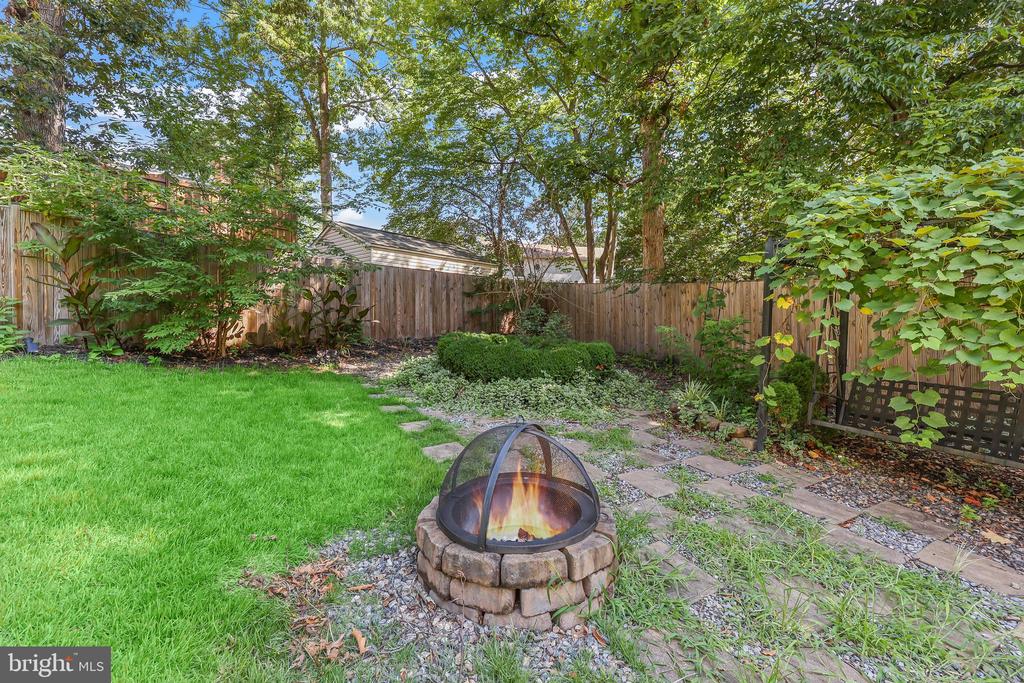 1012 ISABELLA DRIVE