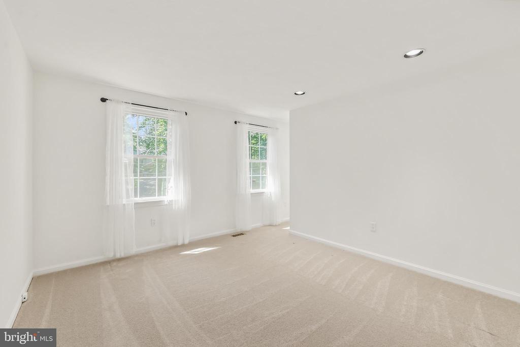 1012 ISABELLA DRIVE