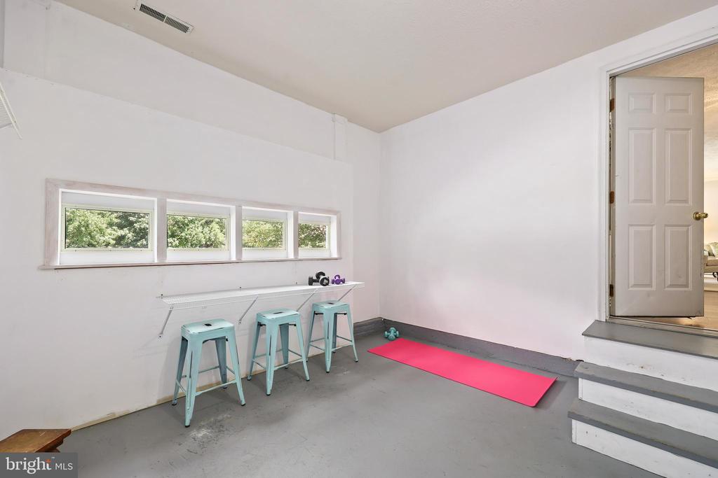 1605 FORT BRADDOCK COURT