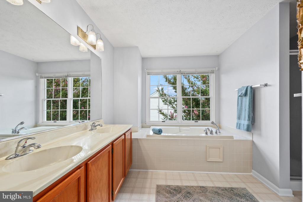 1605 FORT BRADDOCK COURT