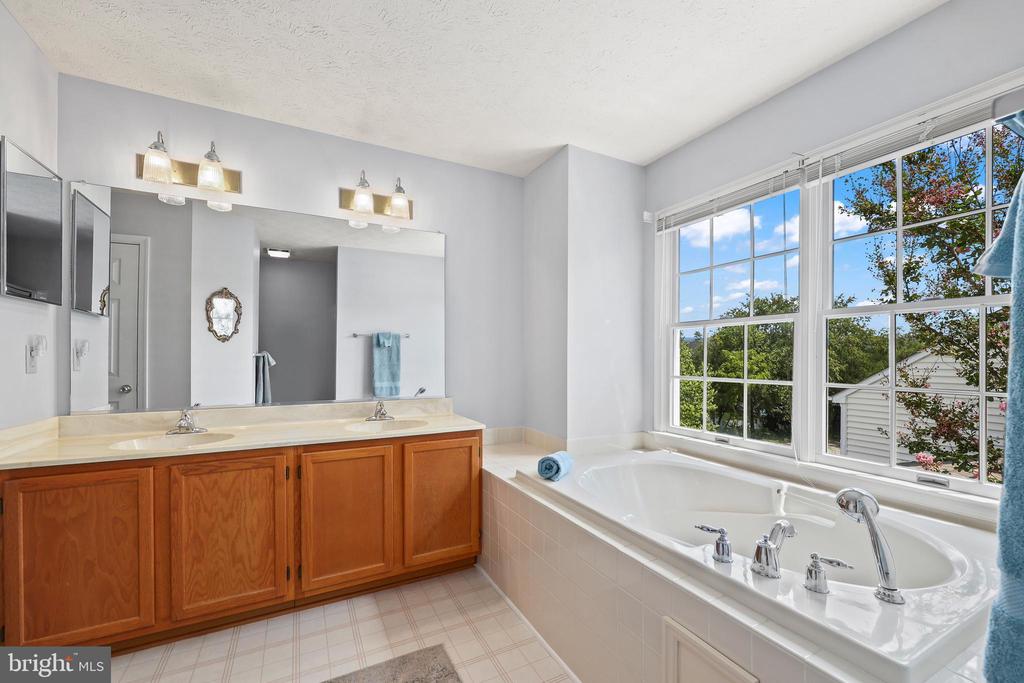 1605 FORT BRADDOCK COURT