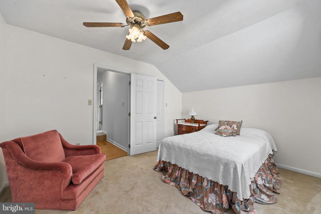 1605 FORT BRADDOCK COURT