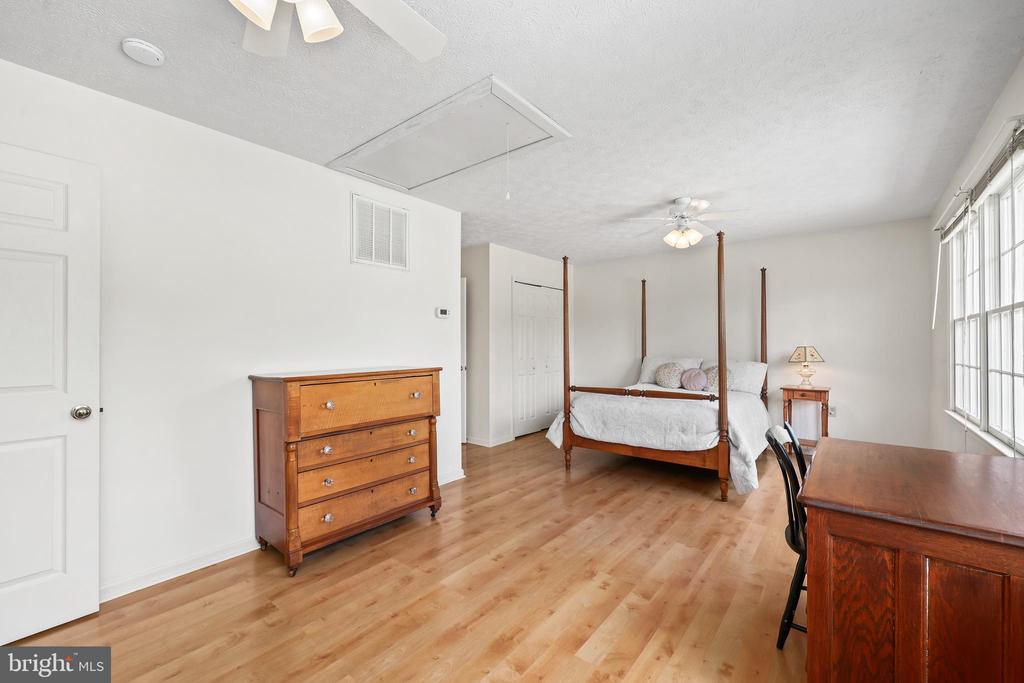 1605 FORT BRADDOCK COURT