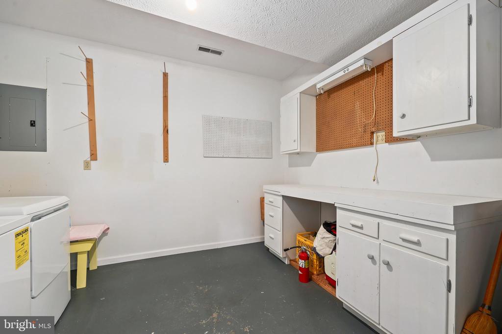 1605 FORT BRADDOCK COURT