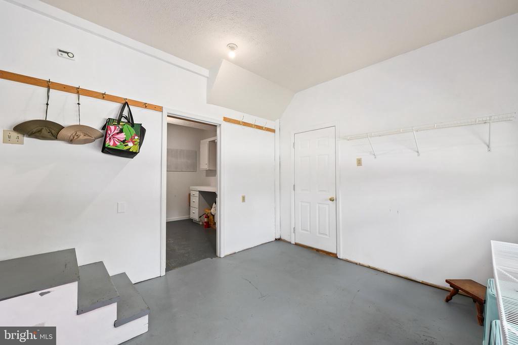 1605 FORT BRADDOCK COURT