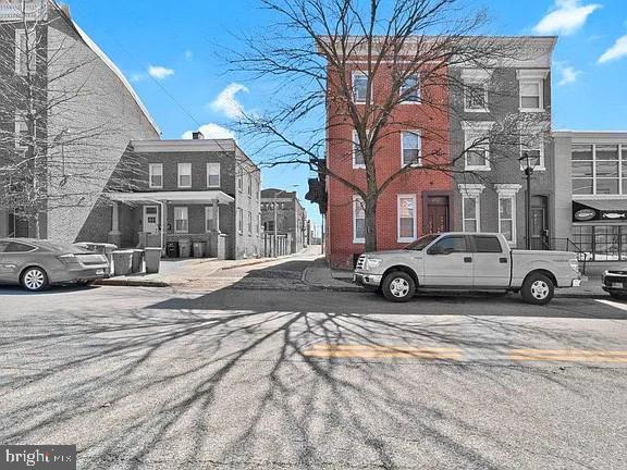 869 HOLLINS STREET
