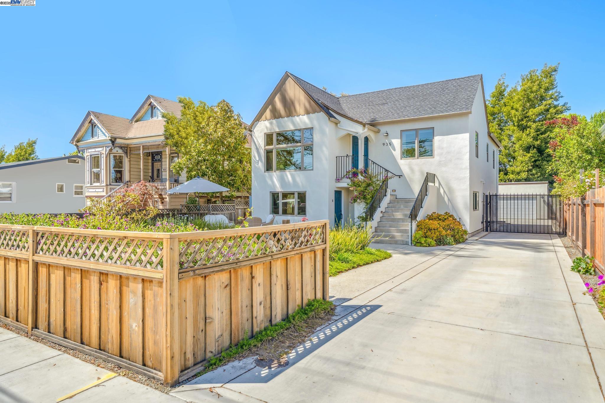 935 Lincoln Ave