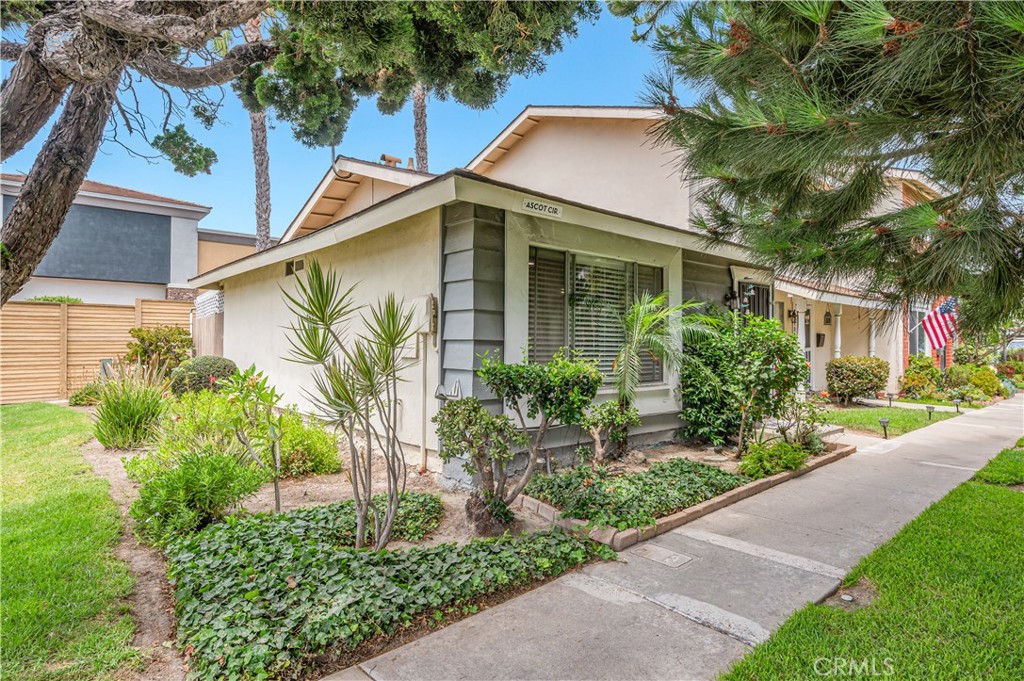 10132 Ascot Circle