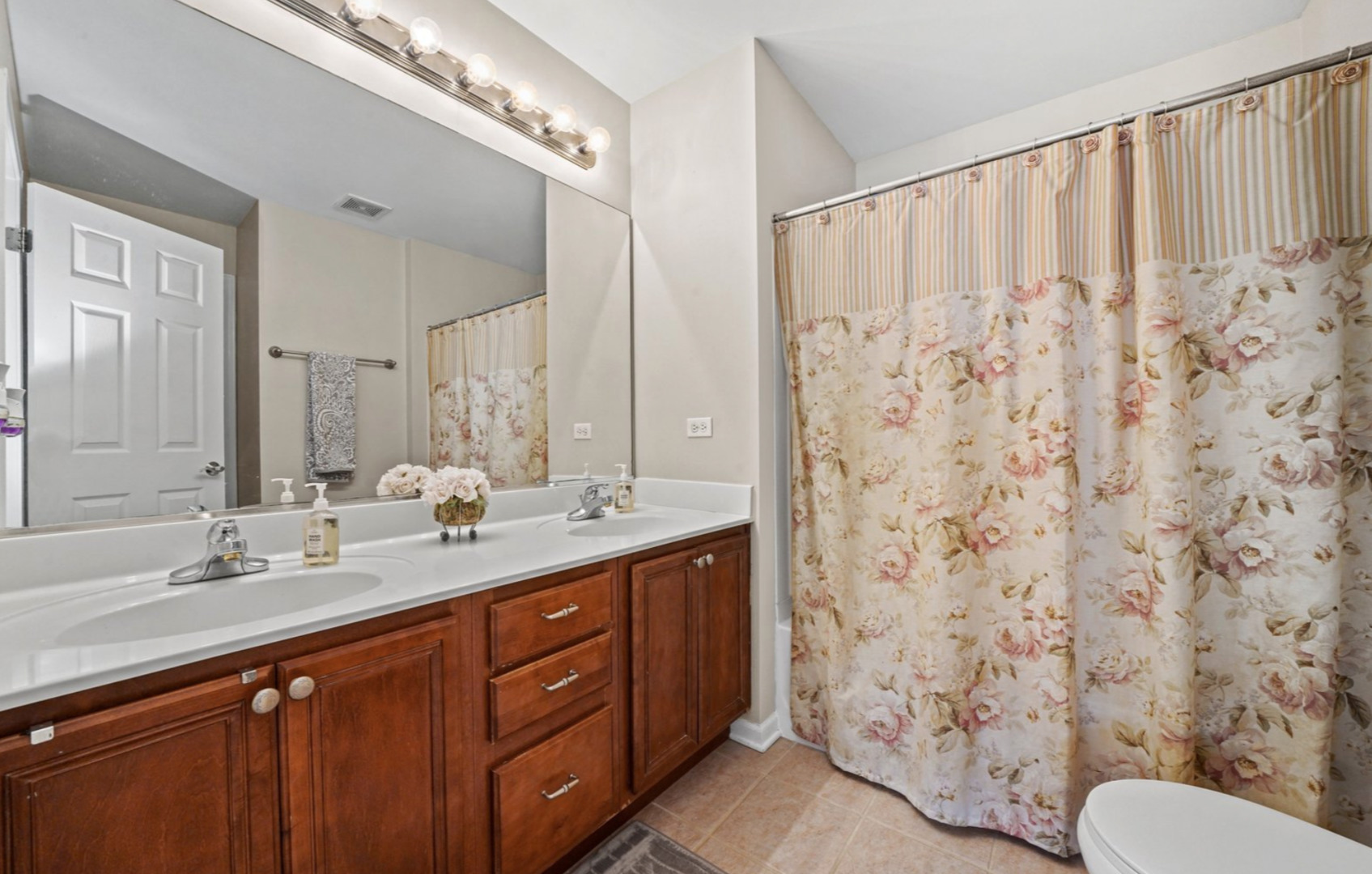 2933 Saganashkee Lane