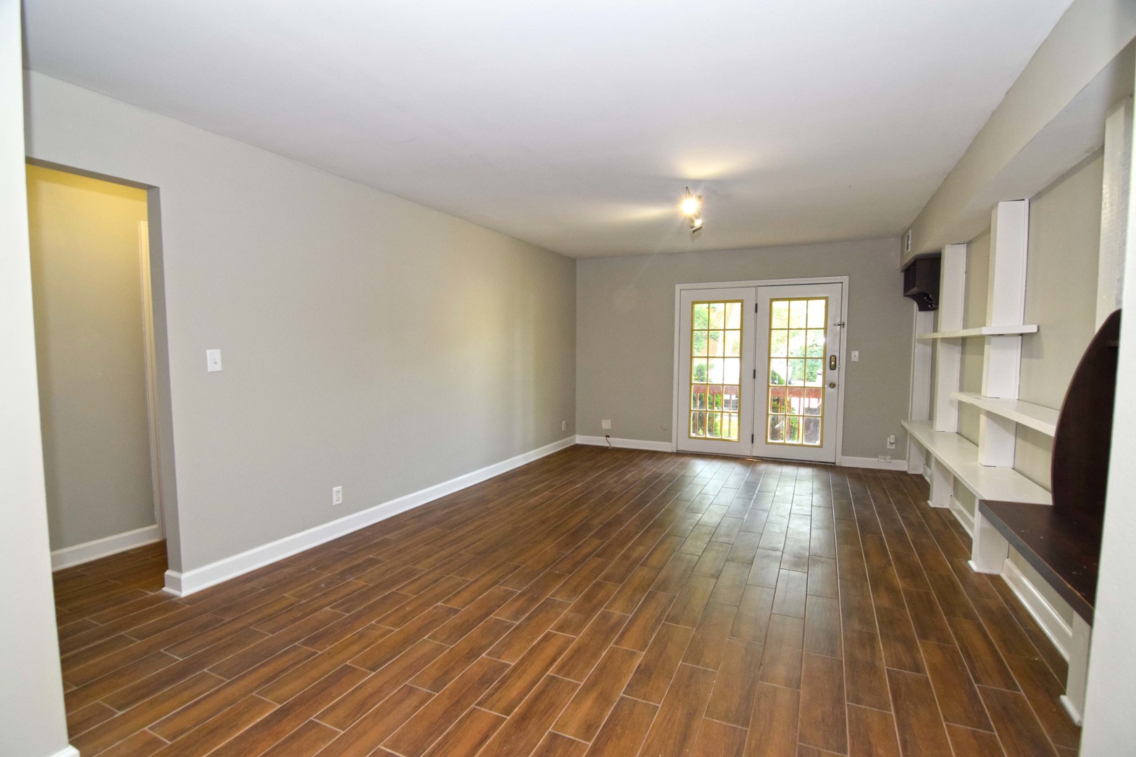 1925 TALL OAKS Drive Unit: 1703