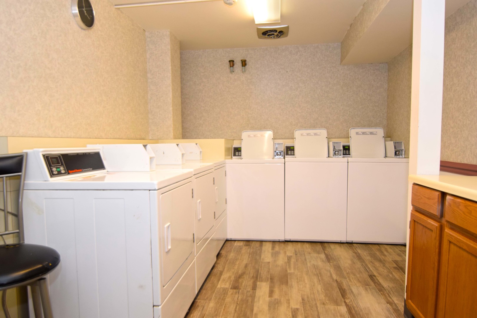 1925 TALL OAKS Drive Unit: 1703