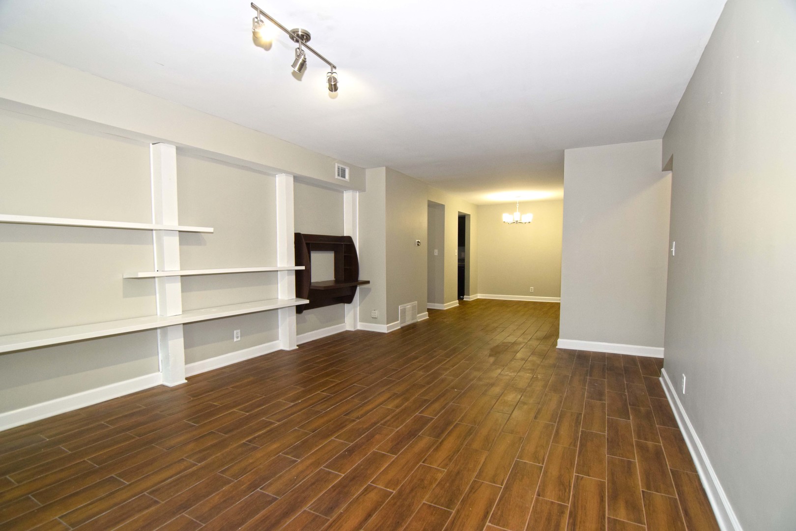 1925 TALL OAKS Drive Unit: 1703