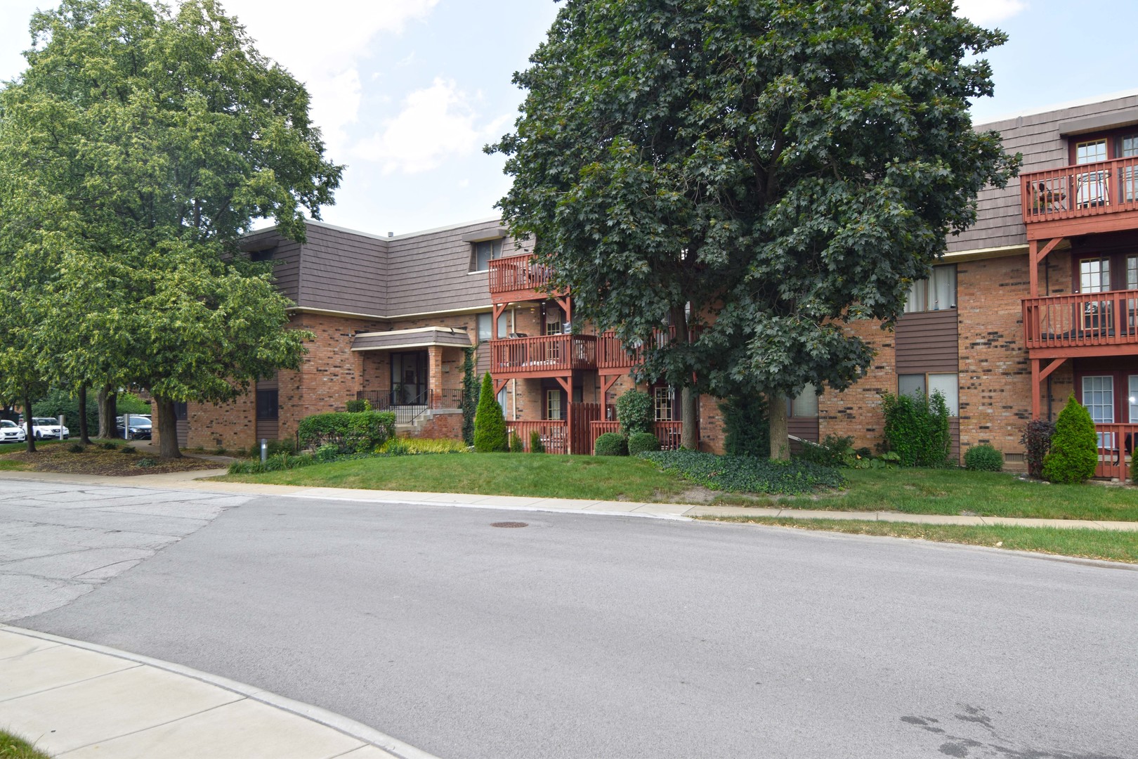 1925 TALL OAKS Drive Unit: 1703