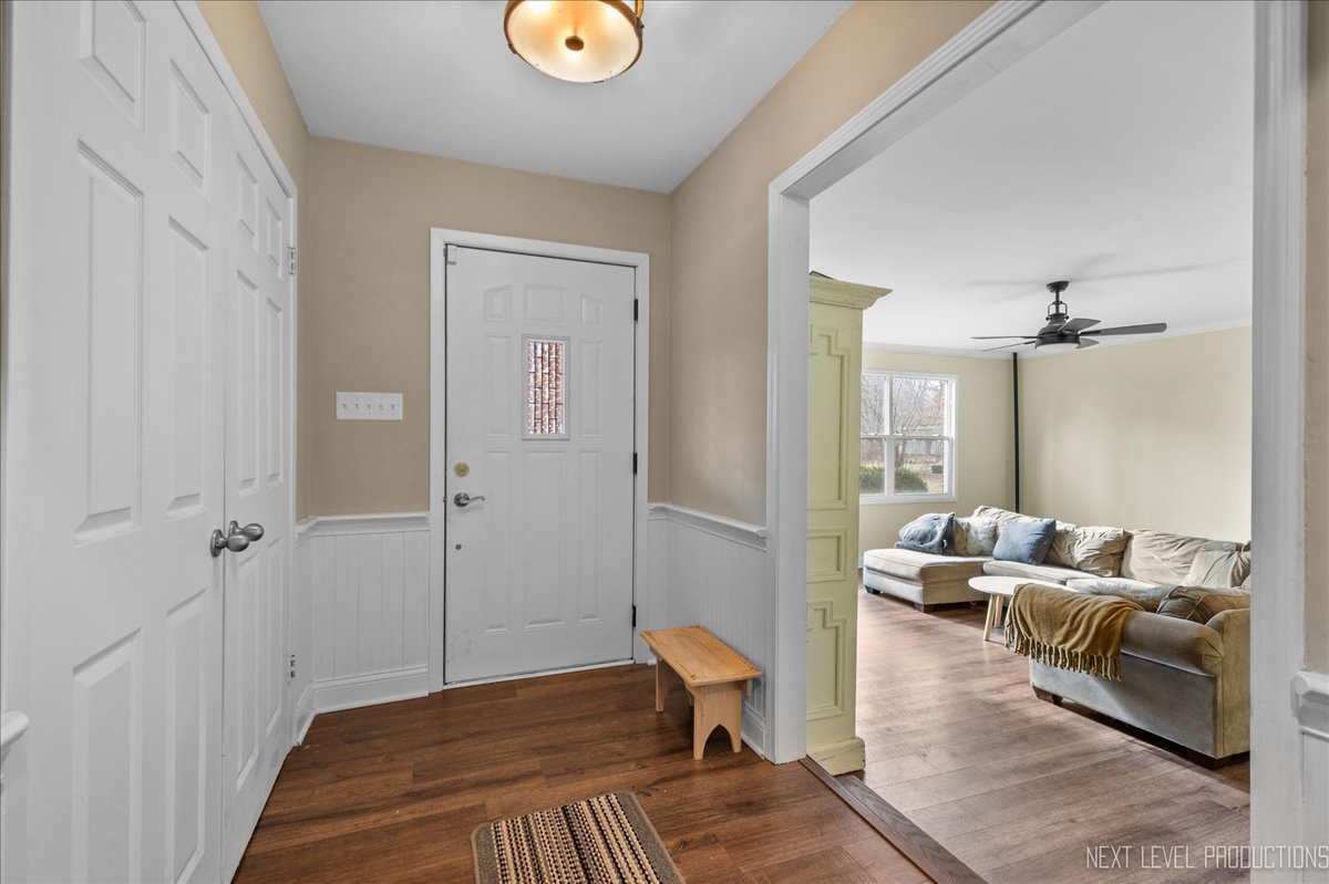 3S551 Marian Circle E