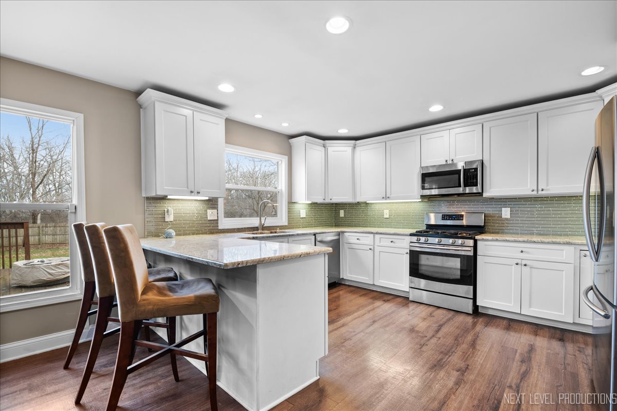 3S551 Marian Circle E