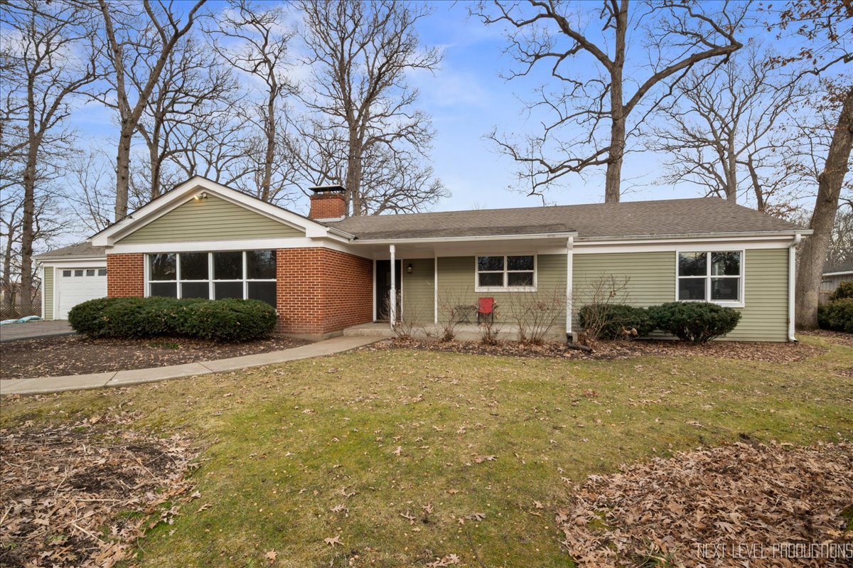 3S551 Marian Circle E