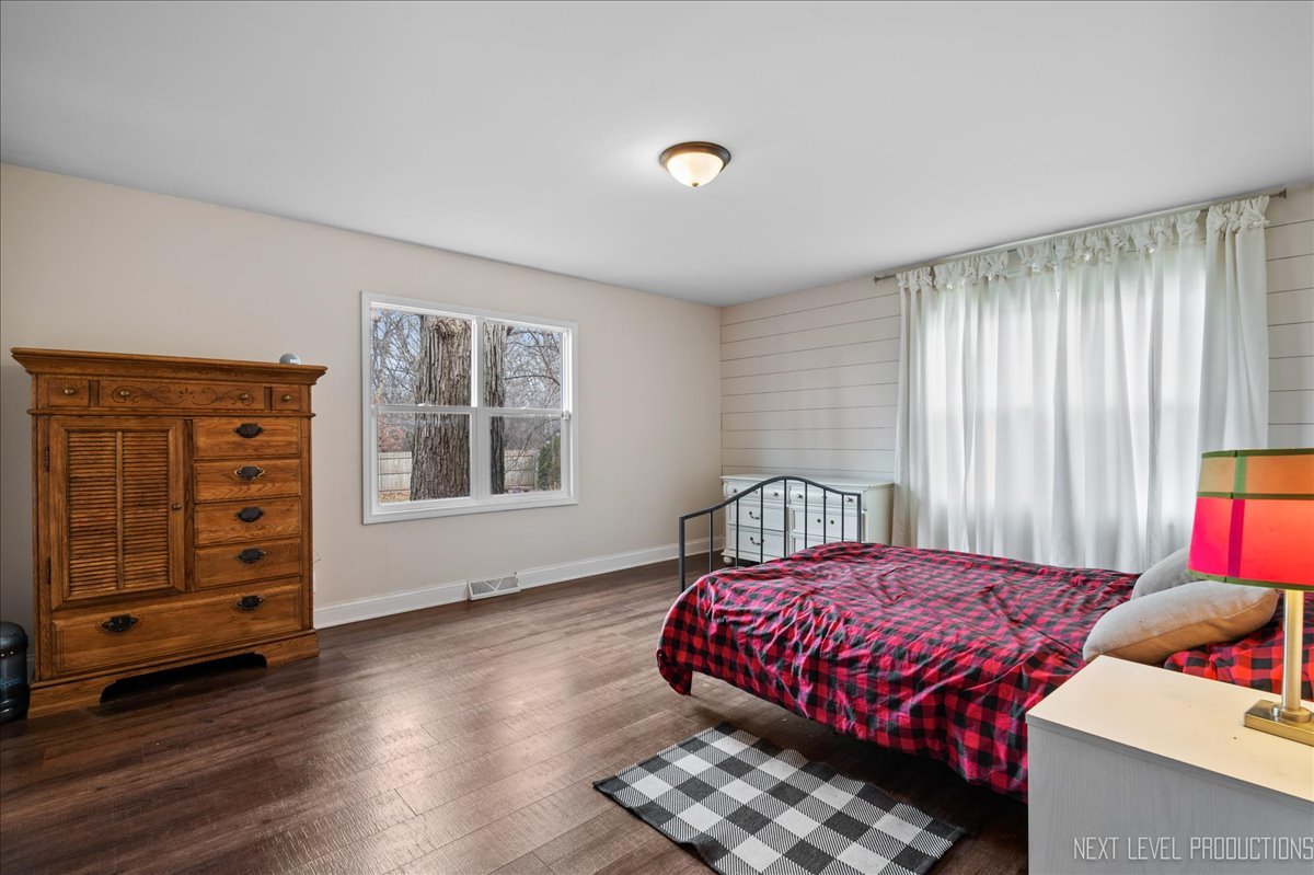 3S551 Marian Circle E