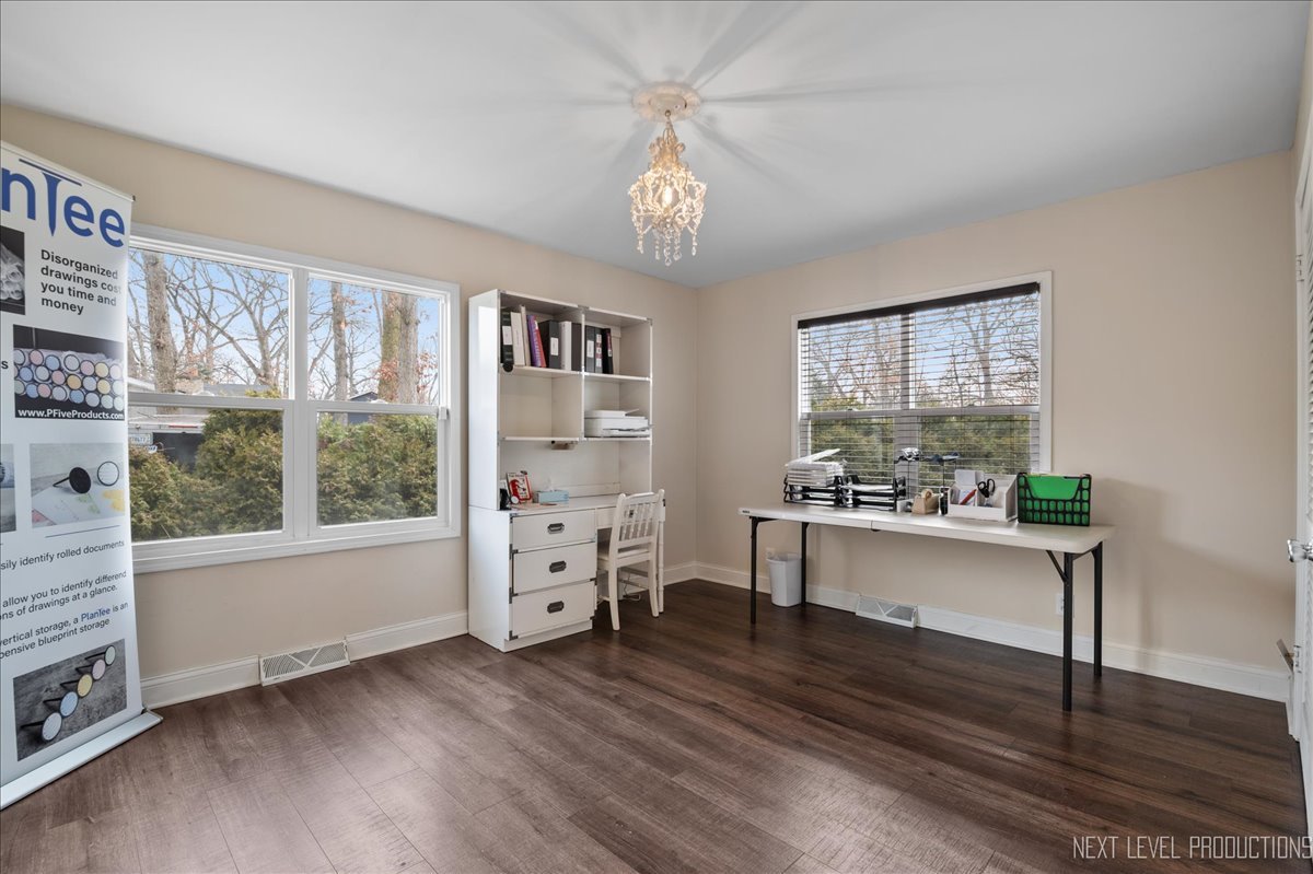 3S551 Marian Circle E