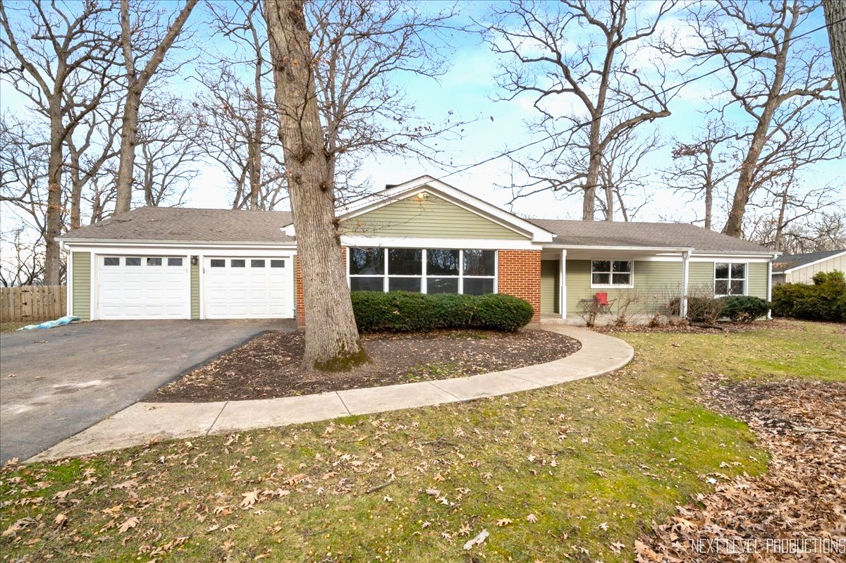 3S551 Marian Circle E