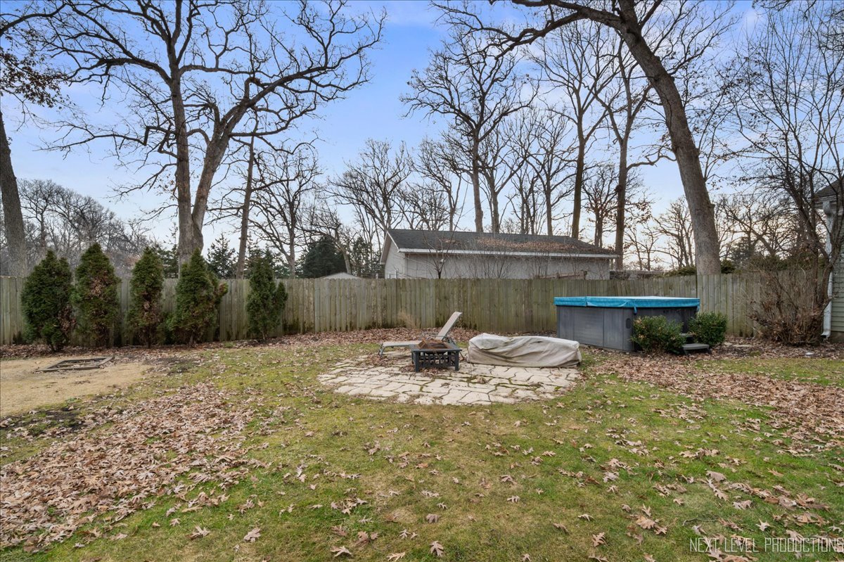 3S551 Marian Circle E