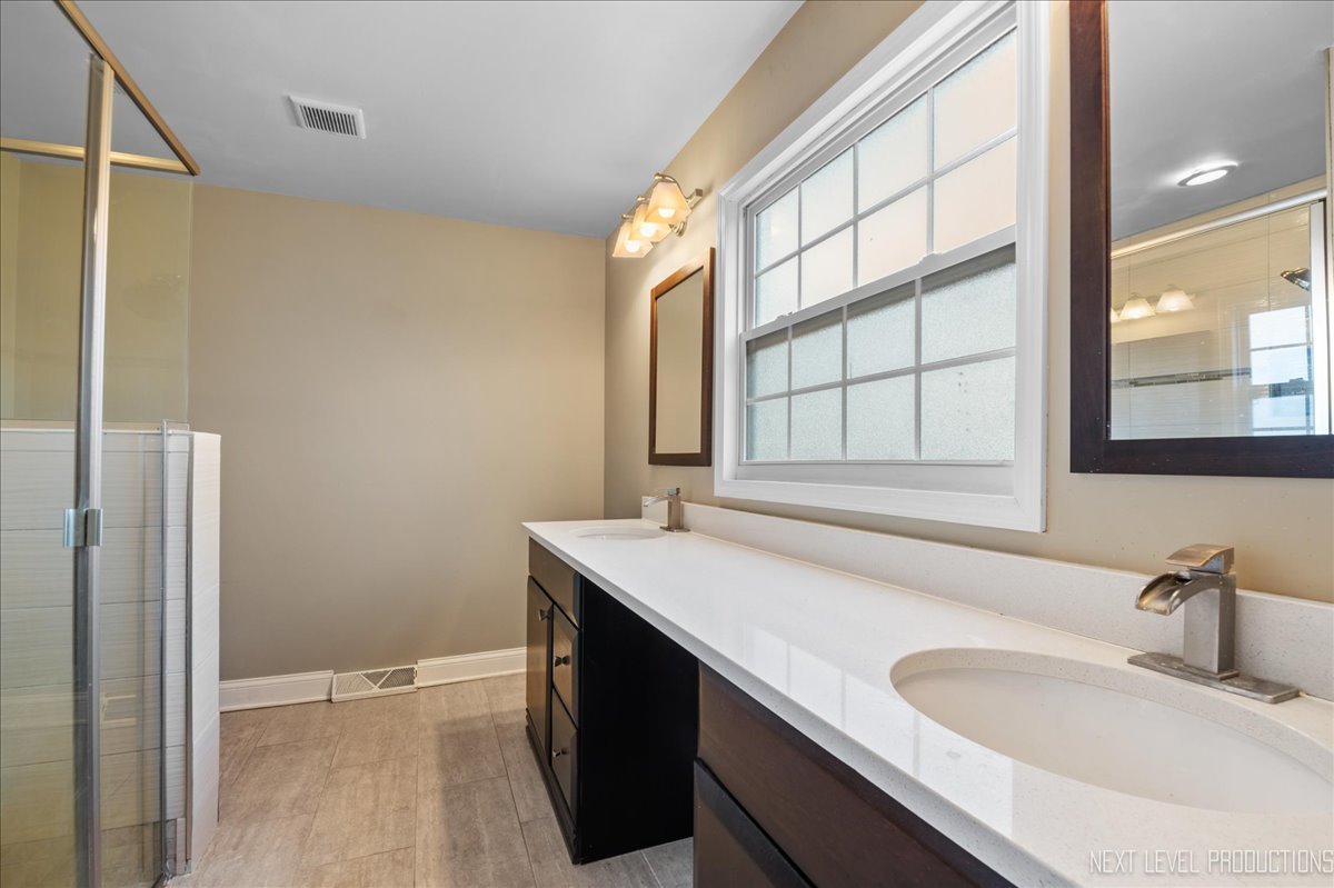 3S551 Marian Circle E