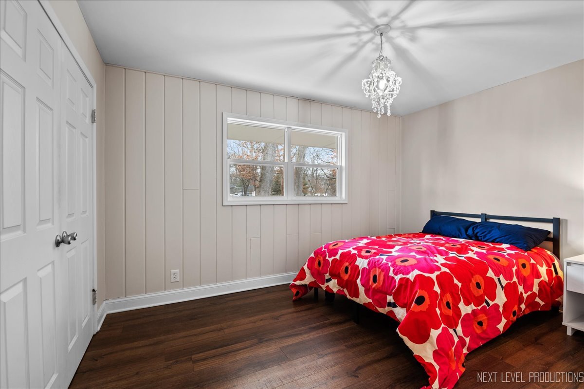 3S551 Marian Circle E