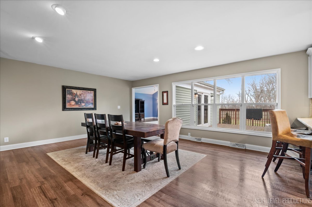 3S551 Marian Circle E