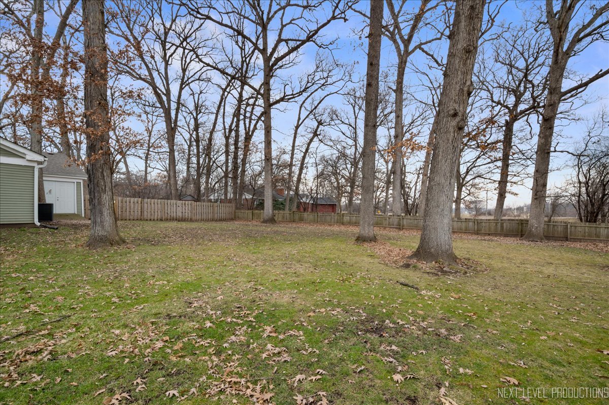 3S551 Marian Circle E