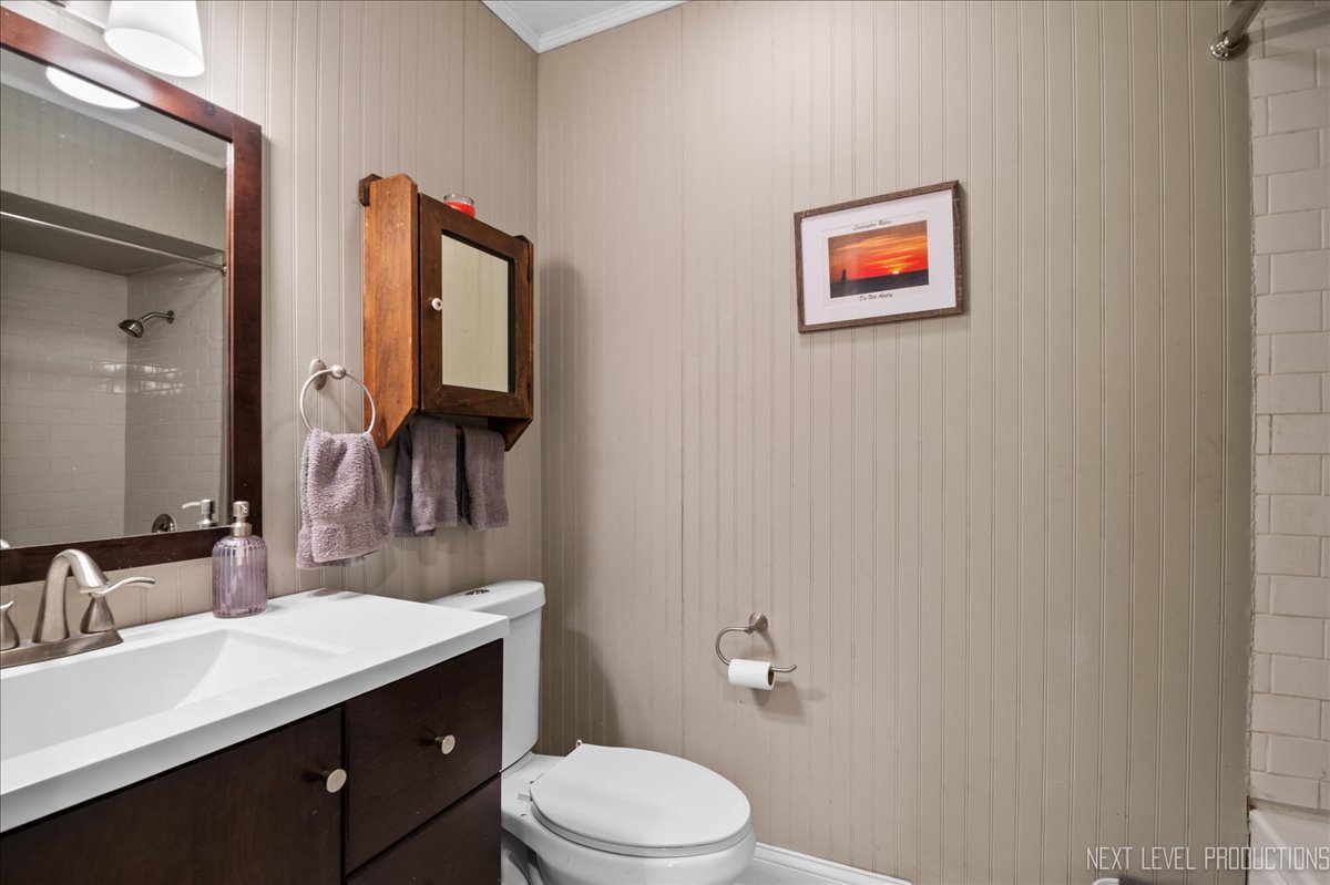 3S551 Marian Circle E