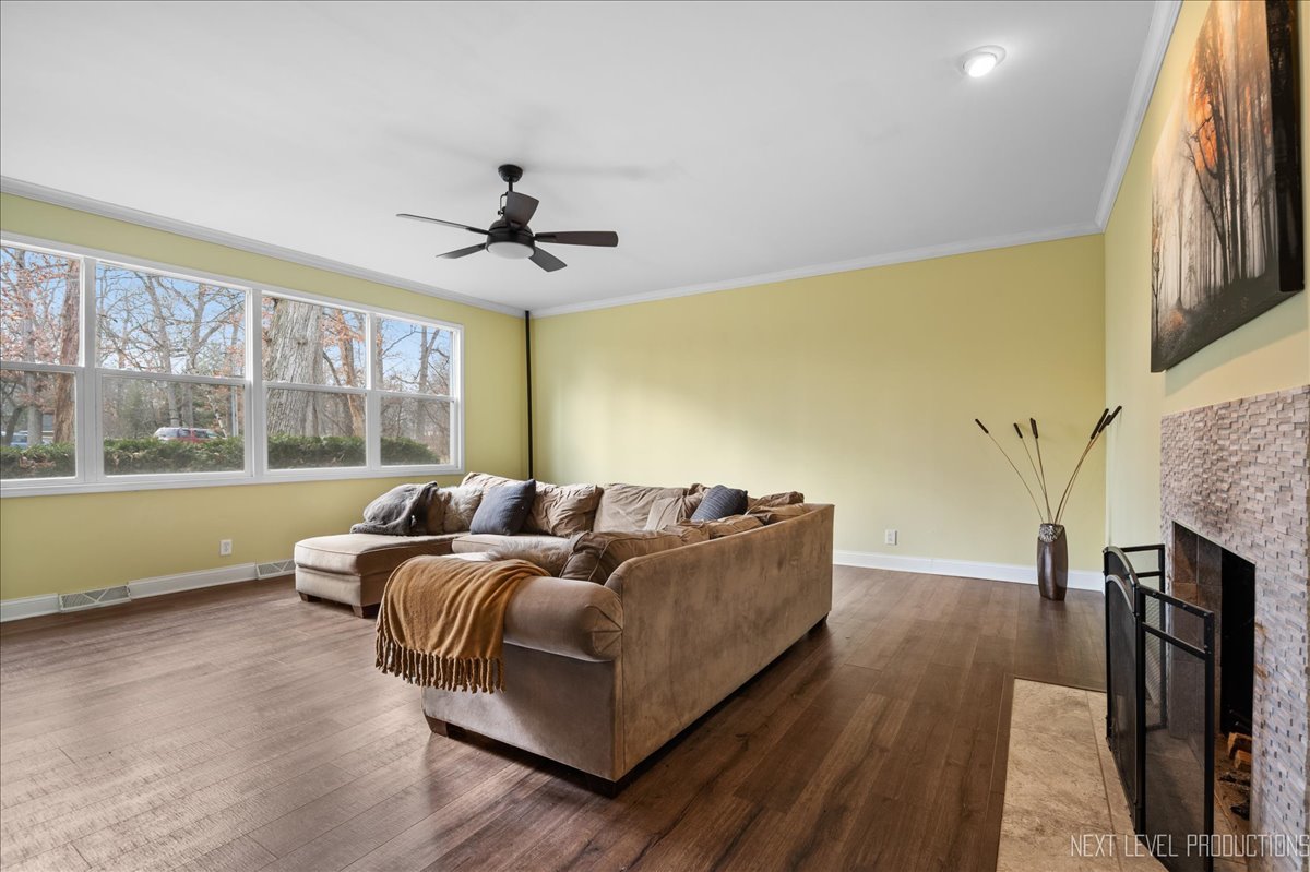 3S551 Marian Circle E