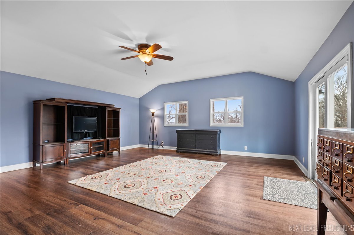 3S551 Marian Circle E