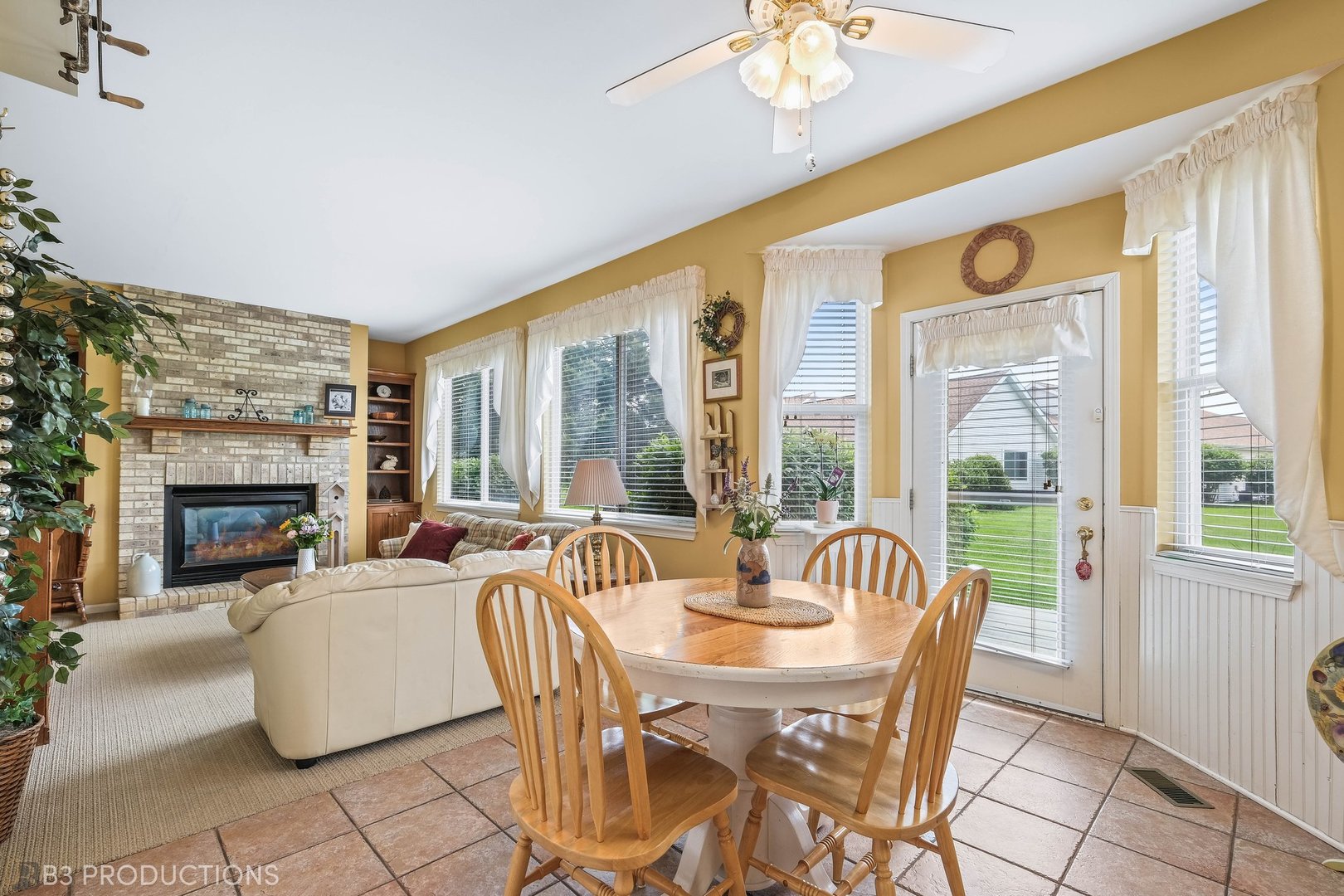 21513 W Juniper Court