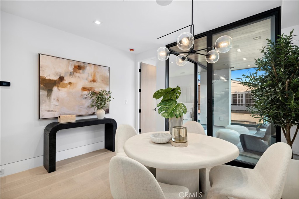 310 1/2 Heliotrope Avenue