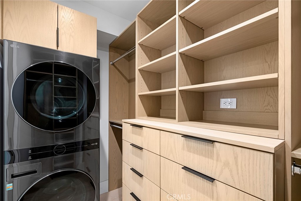 310 1/2 Heliotrope Avenue