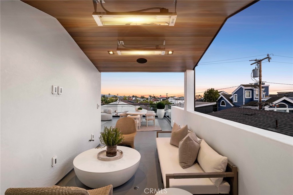 310 1/2 Heliotrope Avenue