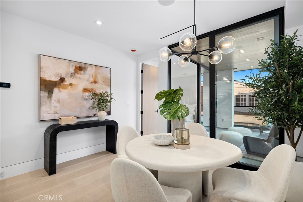 310 1/2 Heliotrope Avenue