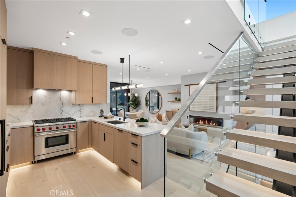 310 1/2 Heliotrope Avenue