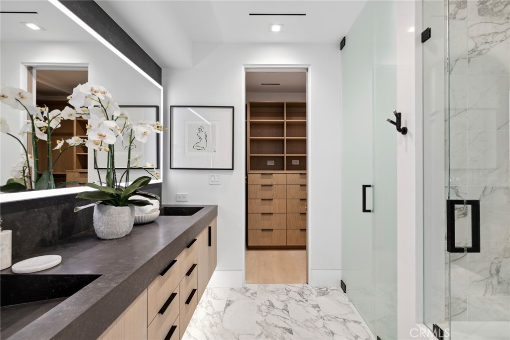 310 1/2 Heliotrope Avenue