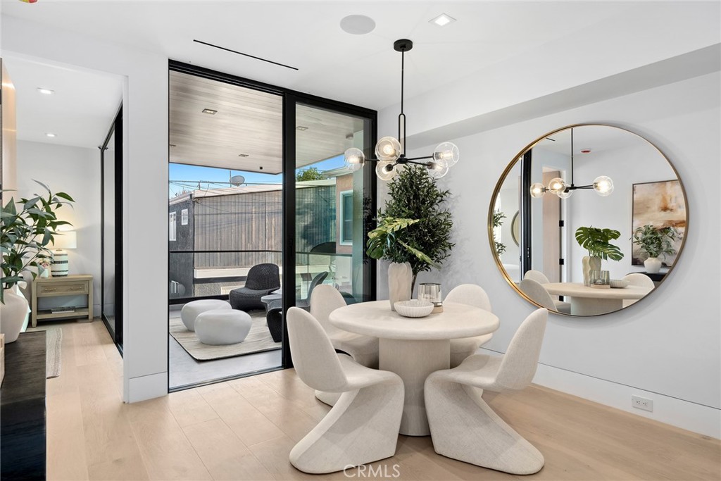 310 1/2 Heliotrope Avenue