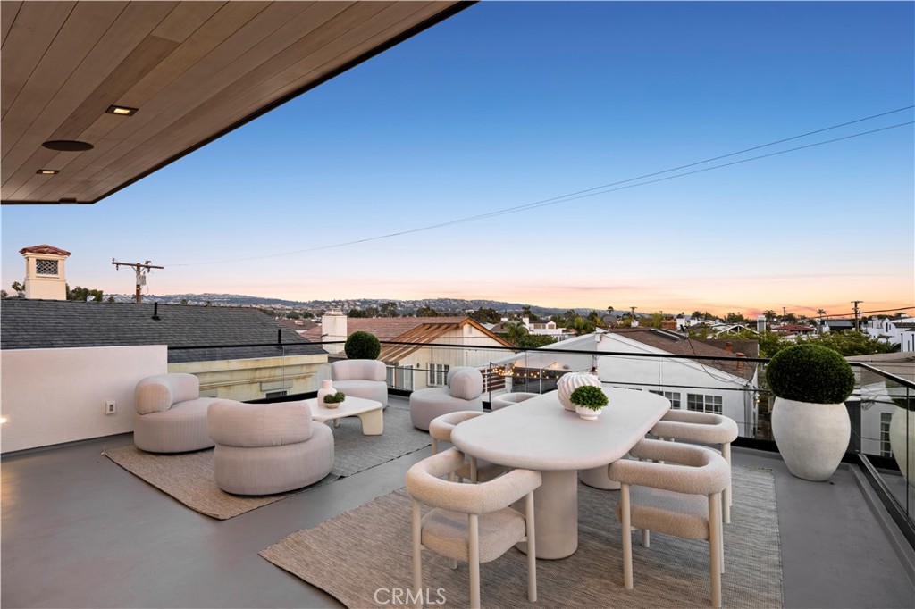 310 1/2 Heliotrope Avenue