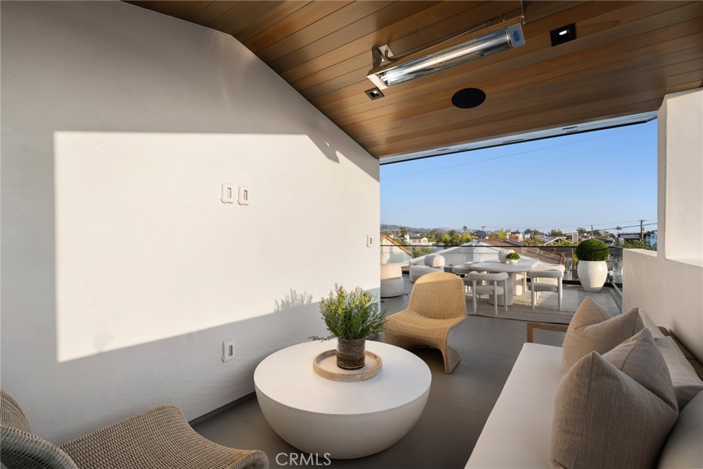 310 1/2 Heliotrope Avenue